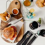 Art Tartini Hotell 3*