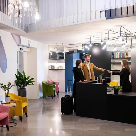 ホテル Art Tartini 3*